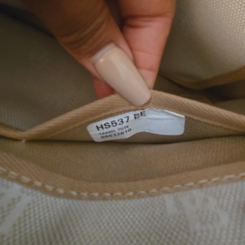 Dooney & Bourke Chic Beige Tote Bag with Logo Design - Picture 6 of 10